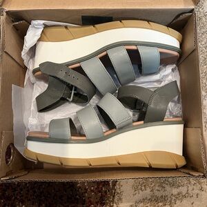 In EUC. Beautiful 2 tone green platform, leather Sorel sandals. In box.